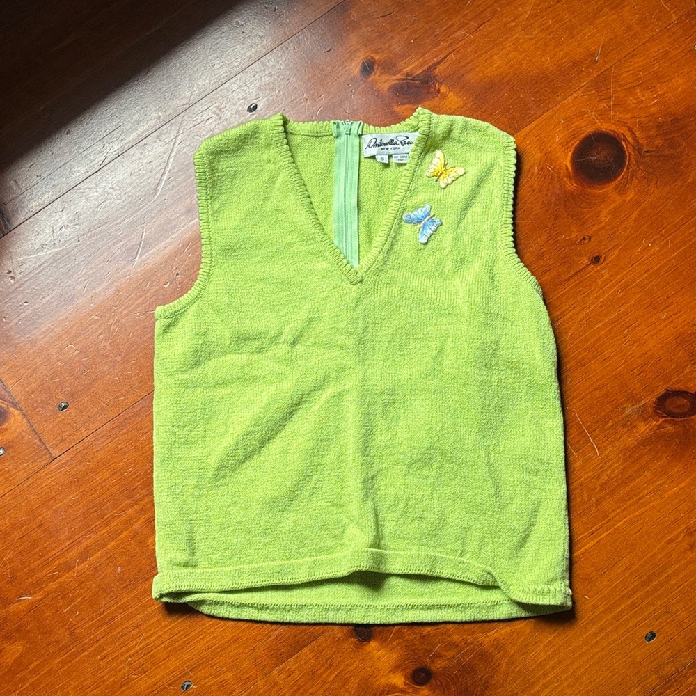 Womenswear Green Sleeveless Top with Butterfly Embroidery